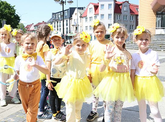 Barwna parada rozkręciła piąty Festiwal Uliczny w 64270