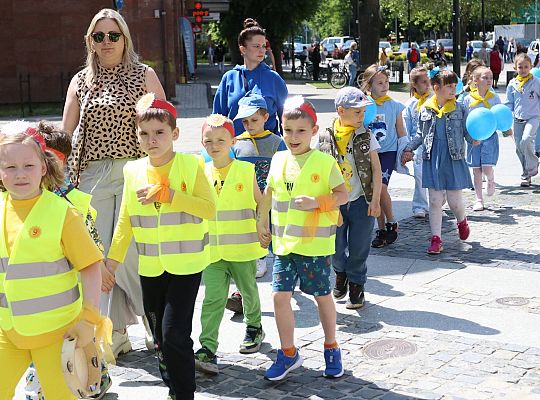 Barwna parada rozkręciła piąty Festiwal Uliczny w 64283