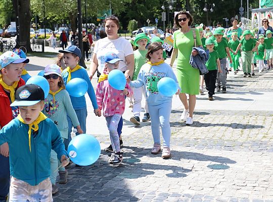Barwna parada rozkręciła piąty Festiwal Uliczny w 64284