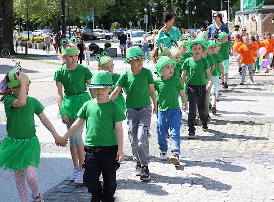 Barwna parada rozkręciła piąty Festiwal Uliczny w 64286
