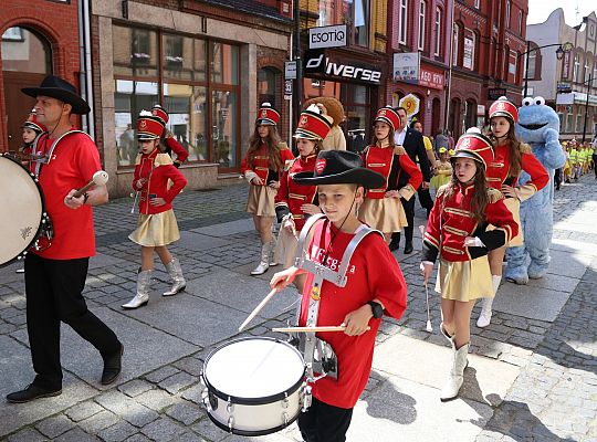 Barwna parada rozkręciła piąty Festiwal Uliczny w 64291