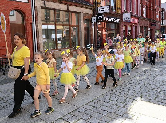 Barwna parada rozkręciła piąty Festiwal Uliczny w 64294