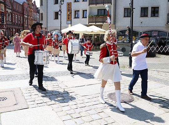 Barwna parada rozkręciła piąty Festiwal Uliczny w 64296