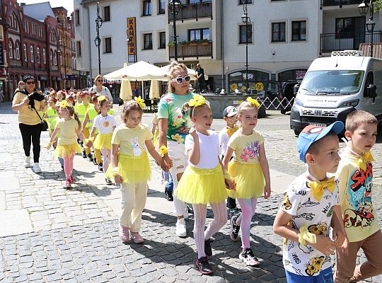 Barwna parada rozkręciła piąty Festiwal Uliczny w 64300