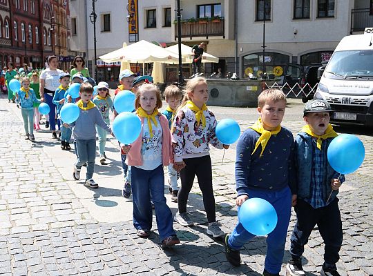 Barwna parada rozkręciła piąty Festiwal Uliczny w 64303