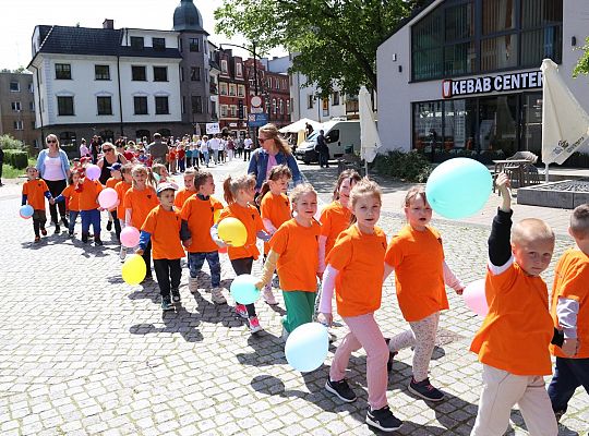 Barwna parada rozkręciła piąty Festiwal Uliczny w 64302