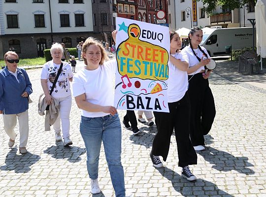 Barwna parada rozkręciła piąty Festiwal Uliczny w 64305