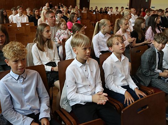 Najlepsi sportowcy wśród uczniów nagrodzeni na XXV 64660