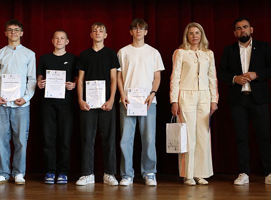Najlepsi sportowcy wśród uczniów nagrodzeni na XXV 64675