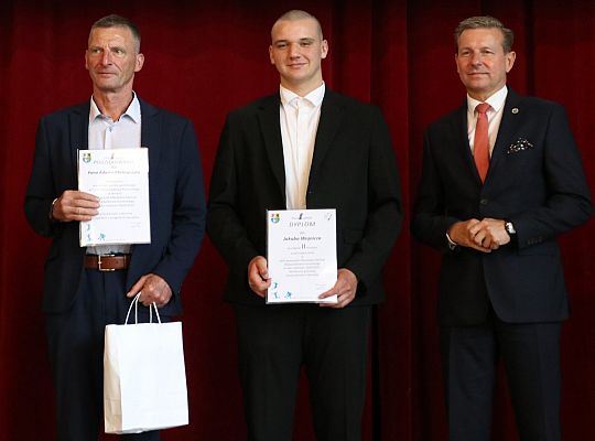 Najlepsi sportowcy wśród uczniów nagrodzeni na XXV 64676
