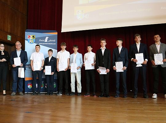 Najlepsi sportowcy wśród uczniów nagrodzeni na XXV 64678