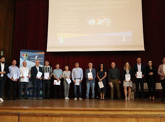 Najlepsi sportowcy wśród uczniów nagrodzeni na XXV 64688