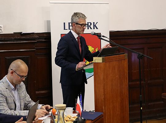 Burmistrz Lęborka z wotum zaufania i absolutorium 64815