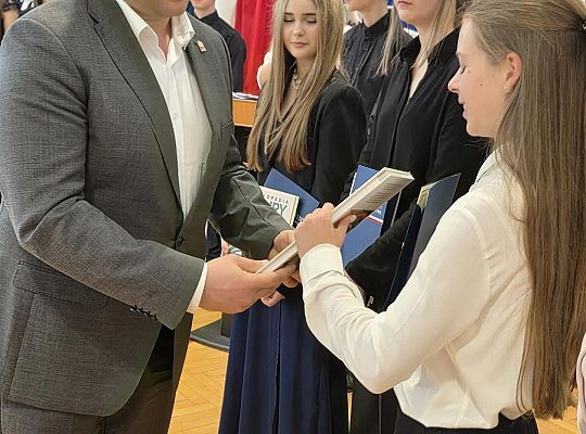 Uroczyste zakończenie roku szkolnego klas VIII w 64946