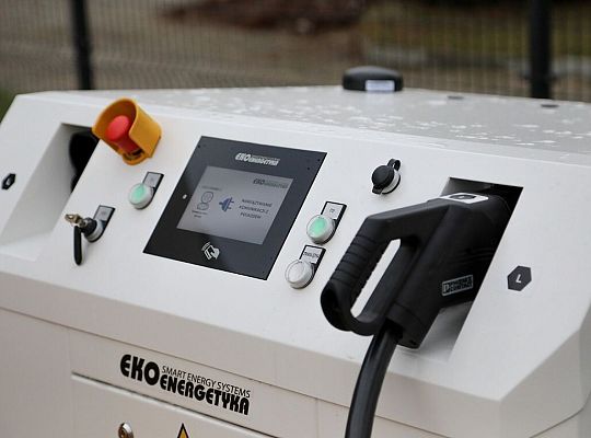 Już cztery autobusy elektryczne przewożą pasażerów 65201