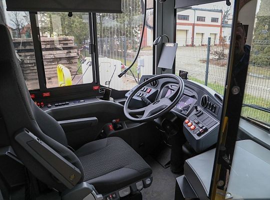 Już cztery autobusy elektryczne przewożą pasażerów 65202