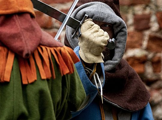 Kadry z epoki miecza i legend podczas Jarmarku św. 65247