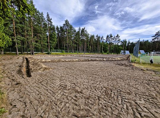 Trwa budowa boiska z naturalną nawierzchnią na 65257