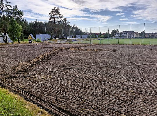 Trwa budowa boiska z naturalną nawierzchnią na 65262