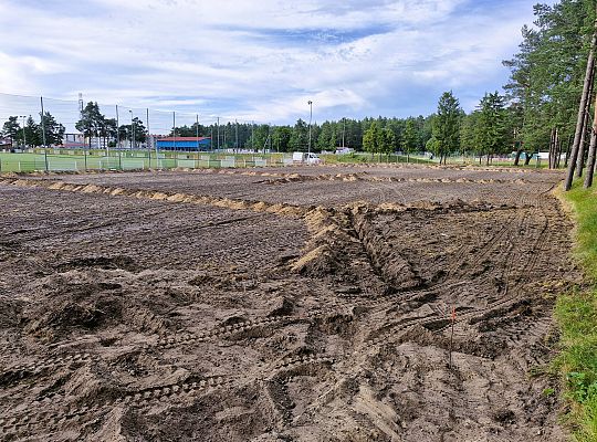 Trwa budowa boiska z naturalną nawierzchnią na 65264