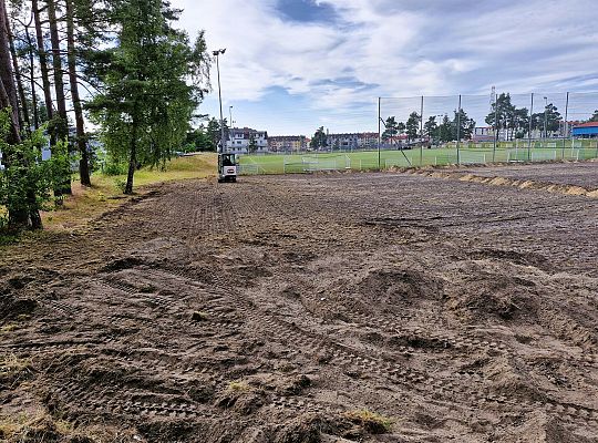 Trwa budowa boiska z naturalną nawierzchnią na 65263