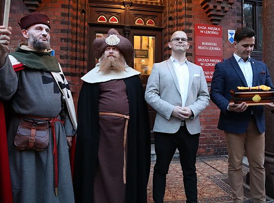 Klucz do miasta w rękach św. Jakuba! Duże 65288