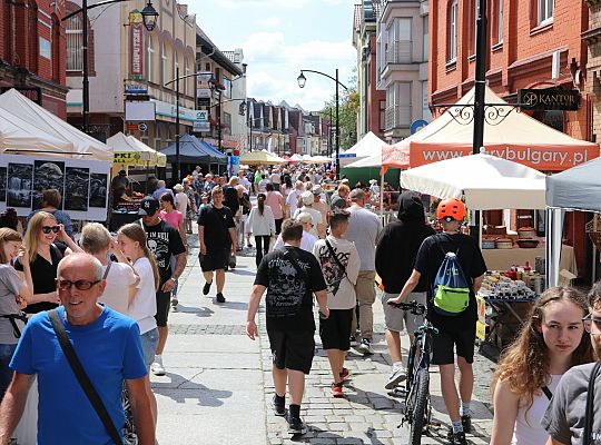 Kolorowe stoiska, regionalne smaki i rękodzieło – 65311