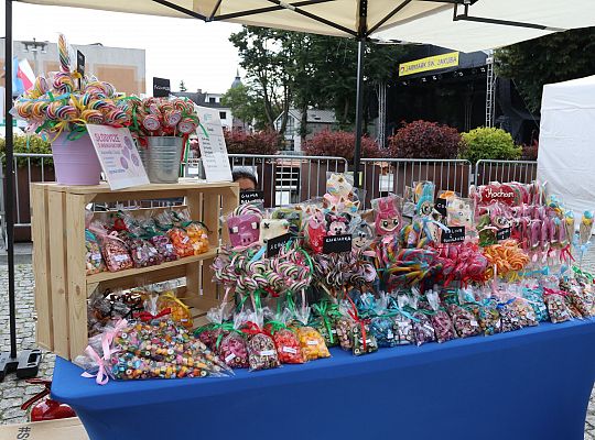 Kolorowe stoiska, regionalne smaki i rękodzieło – 65310