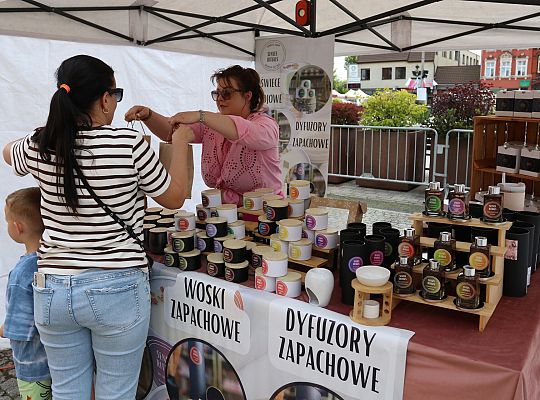 Kolorowe stoiska, regionalne smaki i rękodzieło – 65312