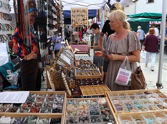 Kolorowe stoiska, regionalne smaki i rękodzieło – 65328