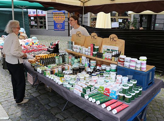 Kolorowe stoiska, regionalne smaki i rękodzieło – 65330