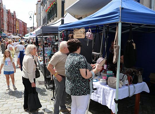 Kolorowe stoiska, regionalne smaki i rękodzieło – 65332