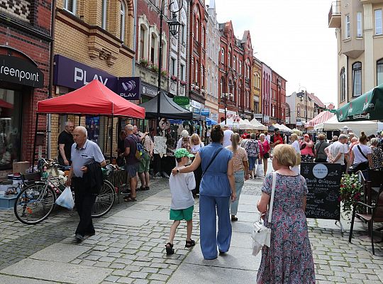Kolorowe stoiska, regionalne smaki i rękodzieło – 65335
