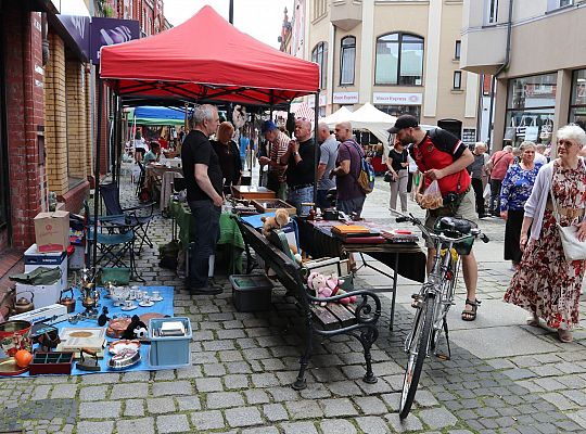 Kolorowe stoiska, regionalne smaki i rękodzieło – 65336