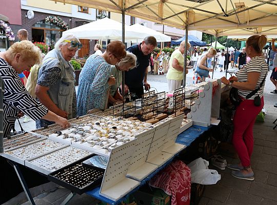 Kolorowe stoiska, regionalne smaki i rękodzieło – 65351