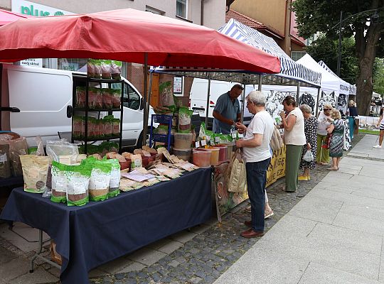 Kolorowe stoiska, regionalne smaki i rękodzieło – 65354