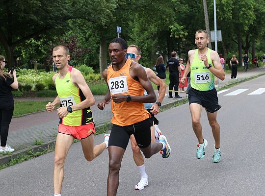 Adam Głogowski ponownie nie do zatrzymania w Biegu 65412