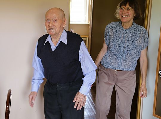 Sto lat minęło... Pan Marian Sasin z pięknym 65972