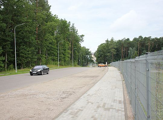 Nowy chodnik przy Cmentarzu Parafialnym już 66294