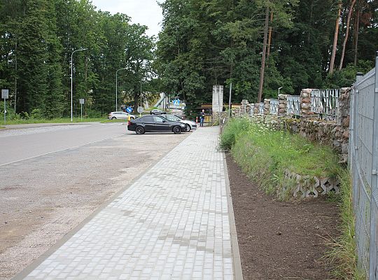 Nowy chodnik przy Cmentarzu Parafialnym już 66293