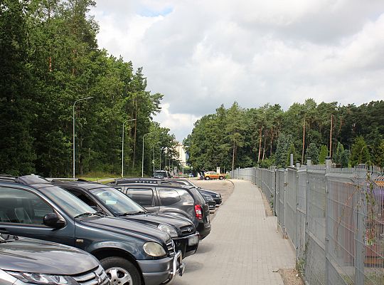 Nowy chodnik przy Cmentarzu Parafialnym już 66297