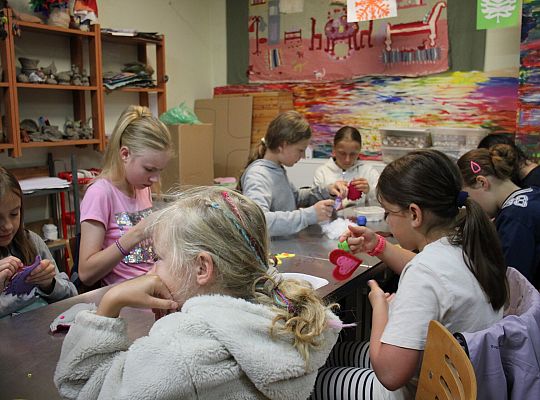 Dzieci stworzyły piękne breloki i broszki w Muzeum 66303