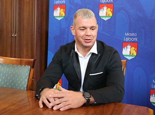 Promuje Lębork w oktagonie. Miasto wspiera swojego 66318