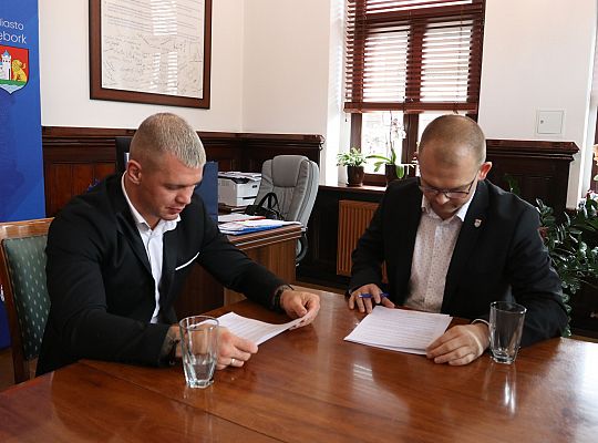 Promuje Lębork w oktagonie. Miasto wspiera swojego 66321