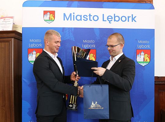 Promuje Lębork w oktagonie. Miasto wspiera swojego 66322