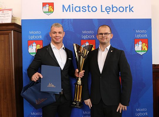 Promuje Lębork w oktagonie. Miasto wspiera swojego 66315