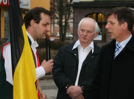 Czarno-żółte flagi w Dzień Jedności Kaszubów 2040