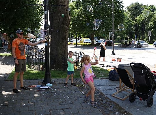 Bajkowa czytelnia pod chmurką 66385