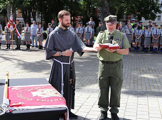Z okazji jubileuszu lęborscy harcerze z nowym 66453