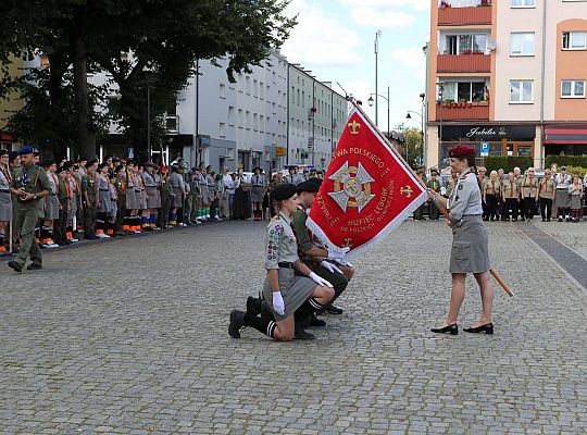 Z okazji jubileuszu lęborscy harcerze z nowym 66458